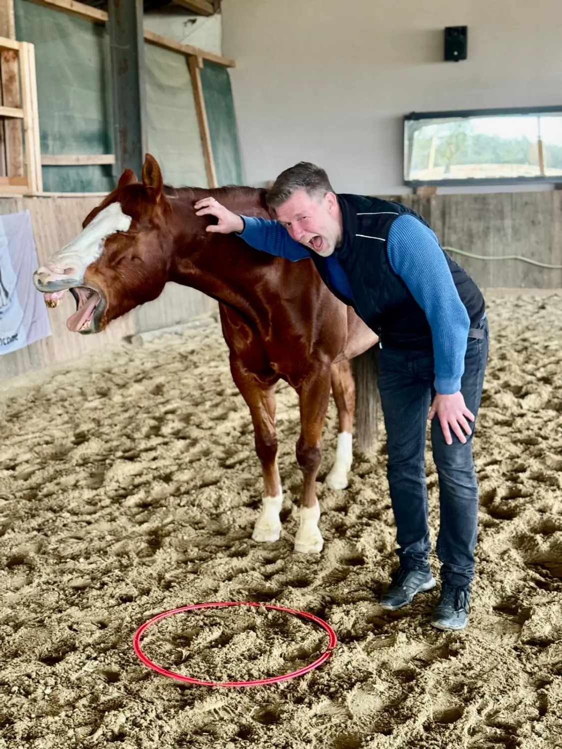 Mann mit Pferd von GlueMaManufaktur von Franziska Schewe